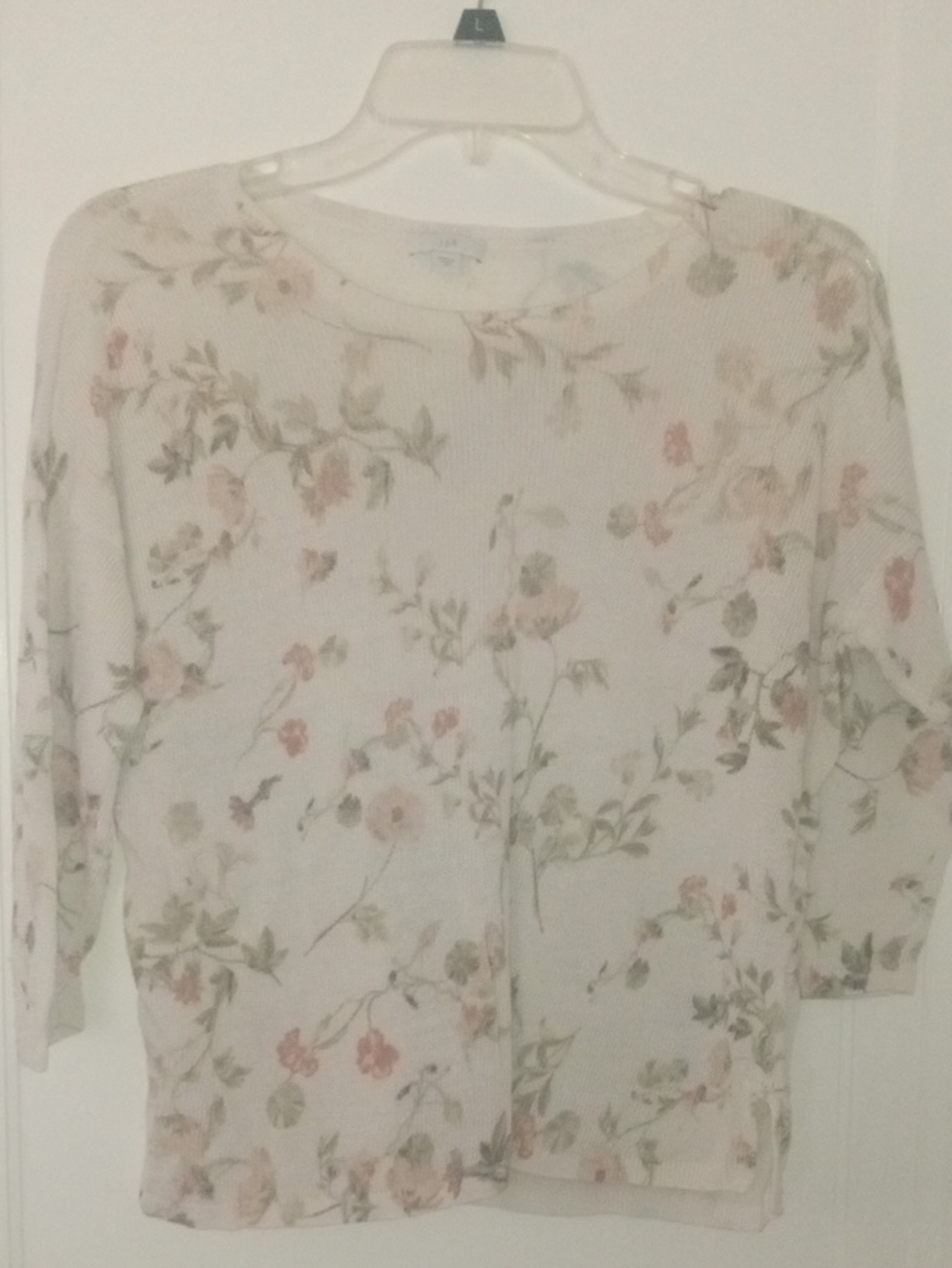 women XS white flower print sweater, 3/4 sleeve,